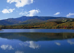 紅葉の四阿山とバラギ湖